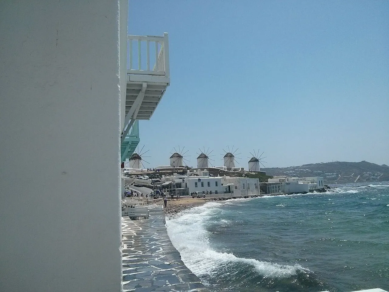 Wiatraki na Mykonos widziane z Małej Wenecji