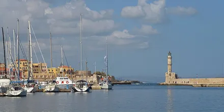 Wenecki port i latarnia morska w Chanii na Krecie