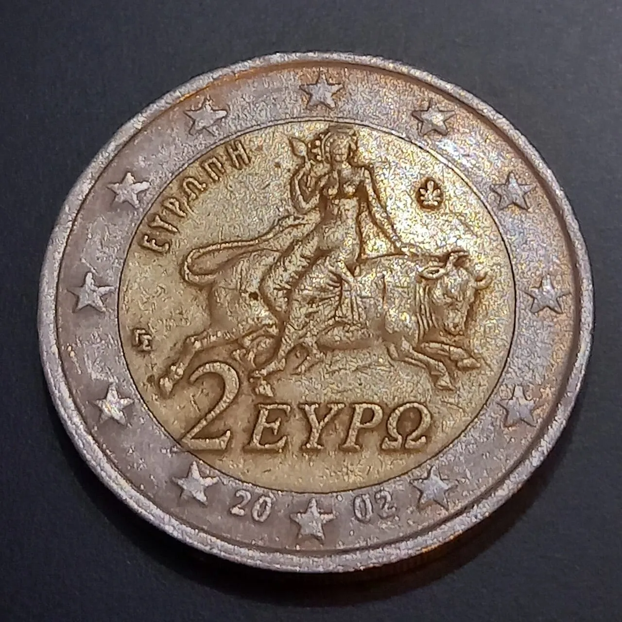 Grecka moneta o nominale 2 euro z awersem charakterystycznym dla Grecji