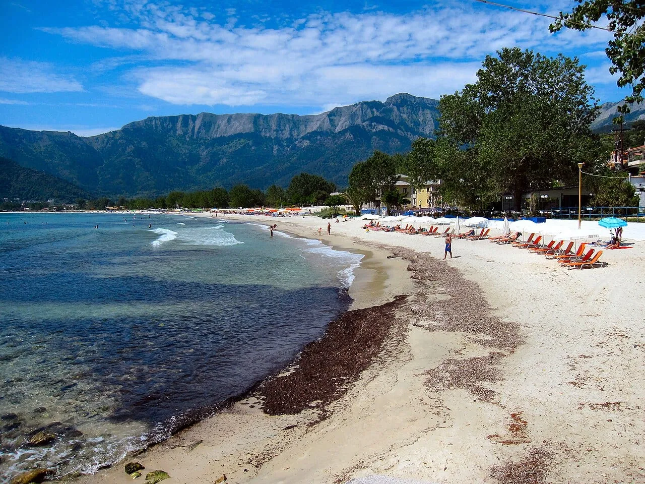 Piaszczysta Złota Plaża na wyspie Thassos
