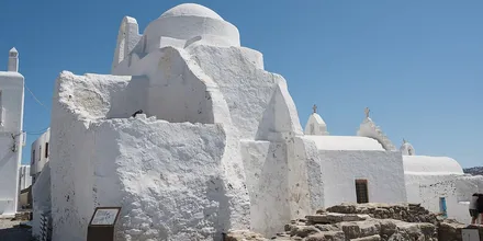 Biały kościół Panagia Paraportiani w Chorze na Mykonos