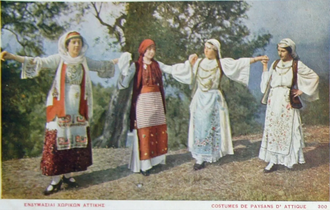 Stroje ludowe z Attyki na pocztówce z 1915 roku
