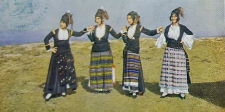 Tradycyjne stroje ludowe z Macedonii na pocztówce z 1915 roku