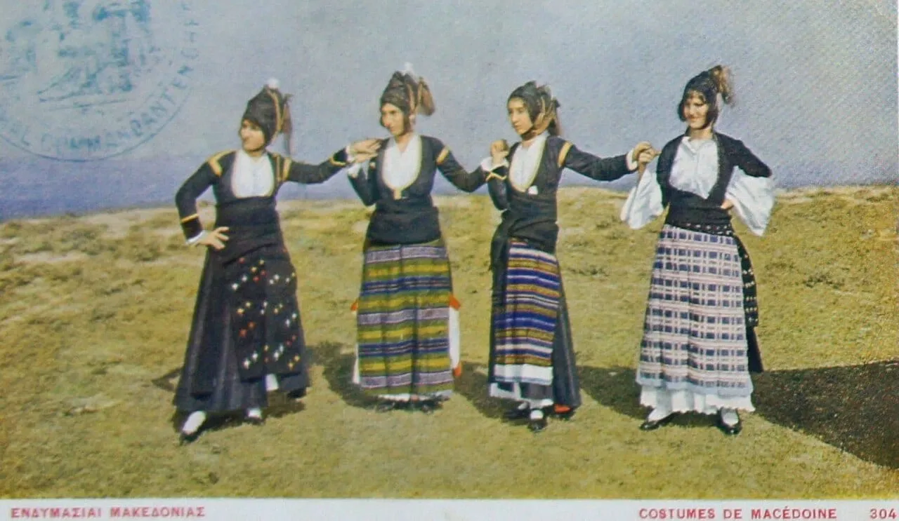 Tradycyjne stroje ludowe z Macedonii na pocztówce z 1915 roku