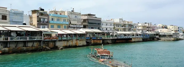 Nabrzeże z restauracjami w Hersonissos na Krecie