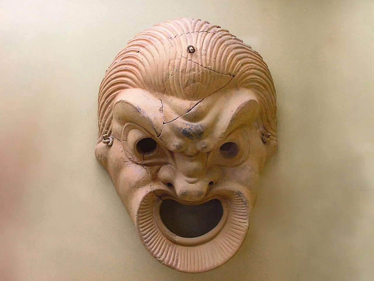 Terakotowa maska teatralna ze zbiorów Muzeum Agory Starożytnej