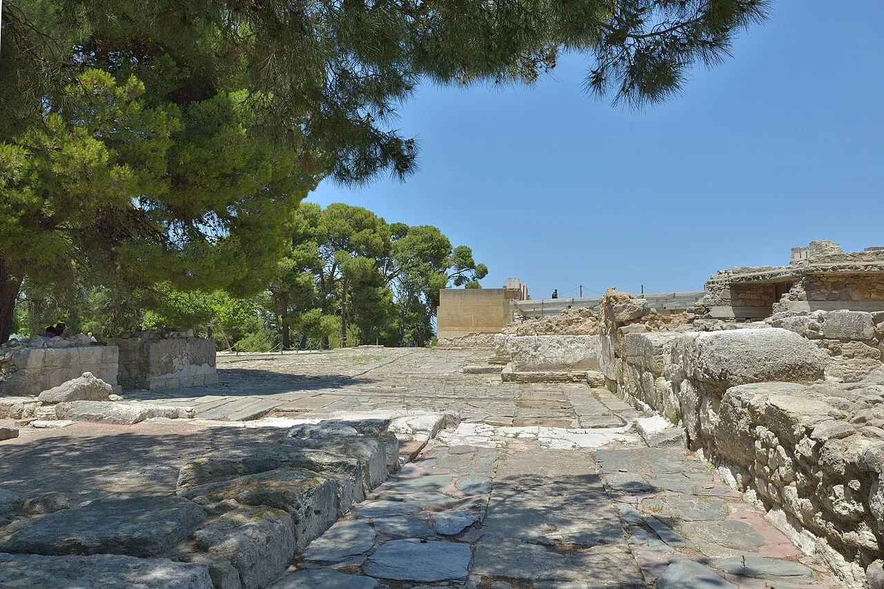 Dziedziniec zachodni pałacu w Knossos