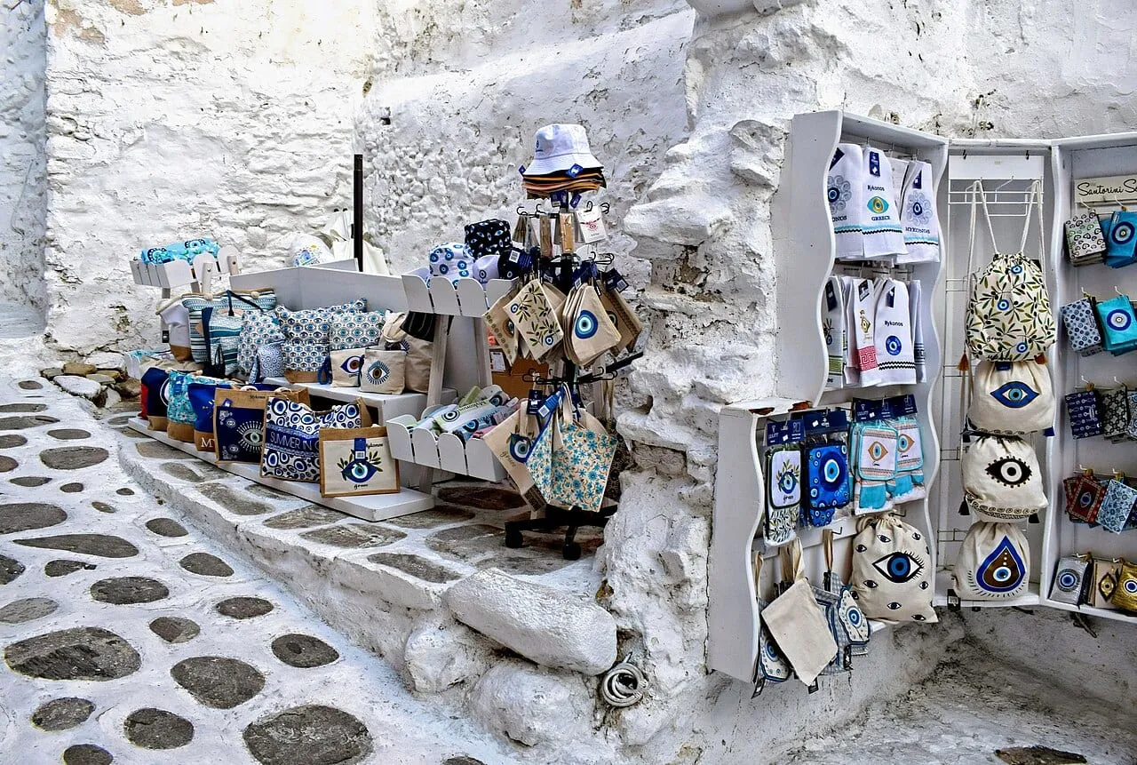 Sklep z pamiątkami w dzielnicy Alefkandra na Mykonos