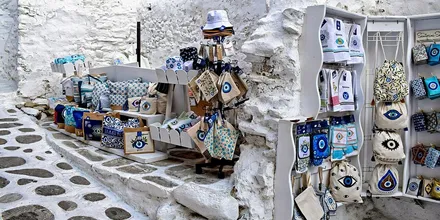 Sklep z pamiątkami w dzielnicy Alefkandra na Mykonos