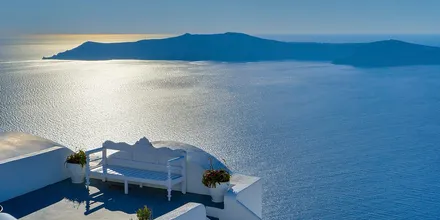 Widok na kalderę z miejscowości Oia na Santorini