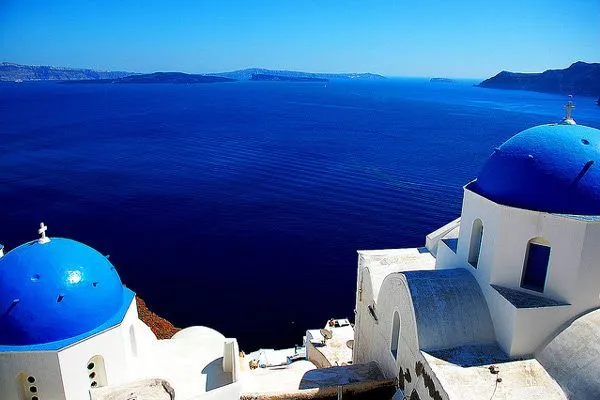 Grecja | Lazur wód otaczających Santorini