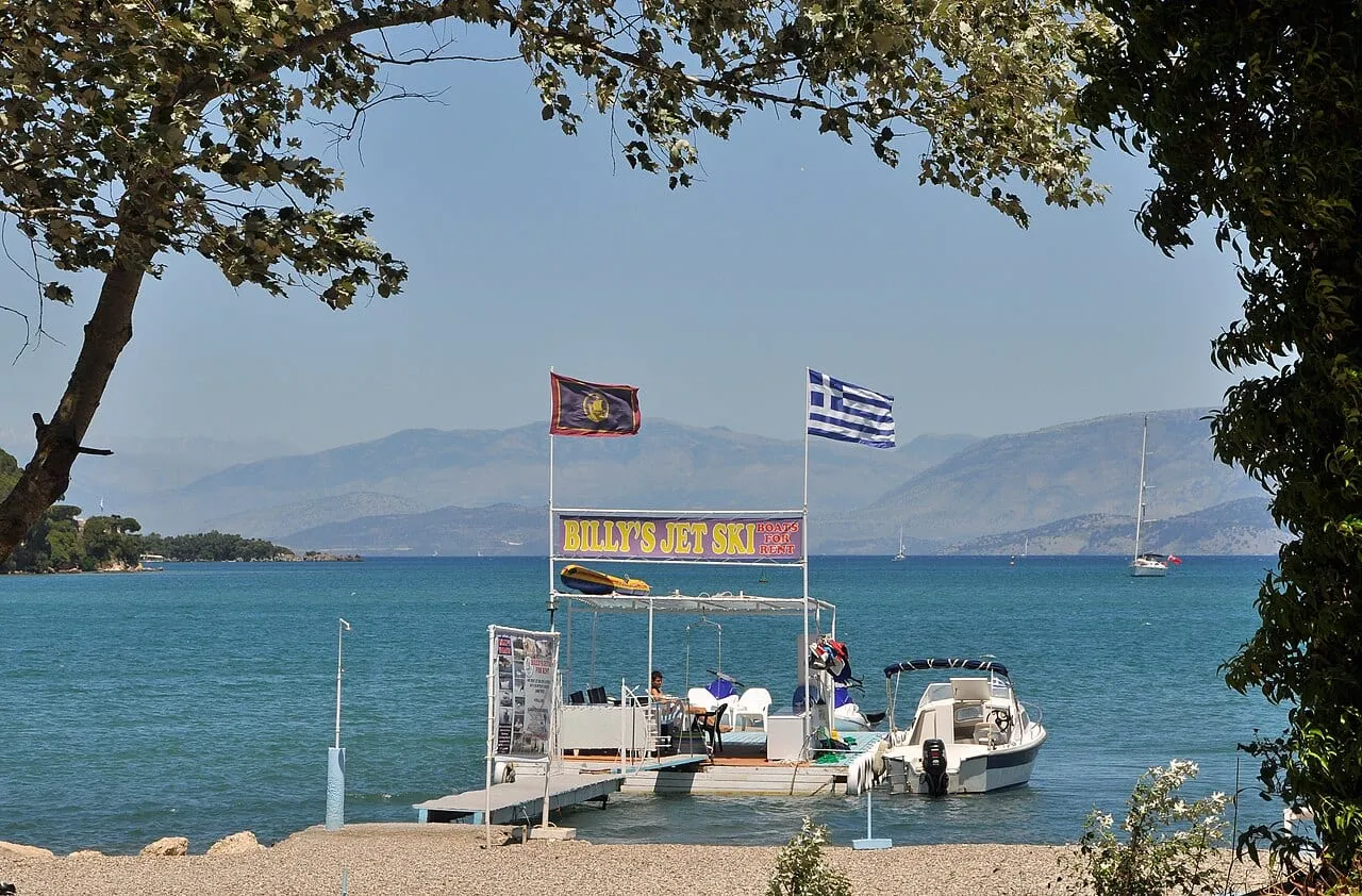 Plaża w zatoce Gouvia na Korfu