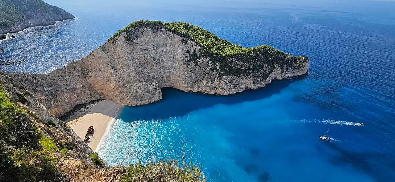 Zatoka Wraku z wrakiem statku na plaży Navagio