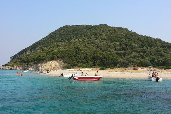 Plaża na wyspie Marathonisi